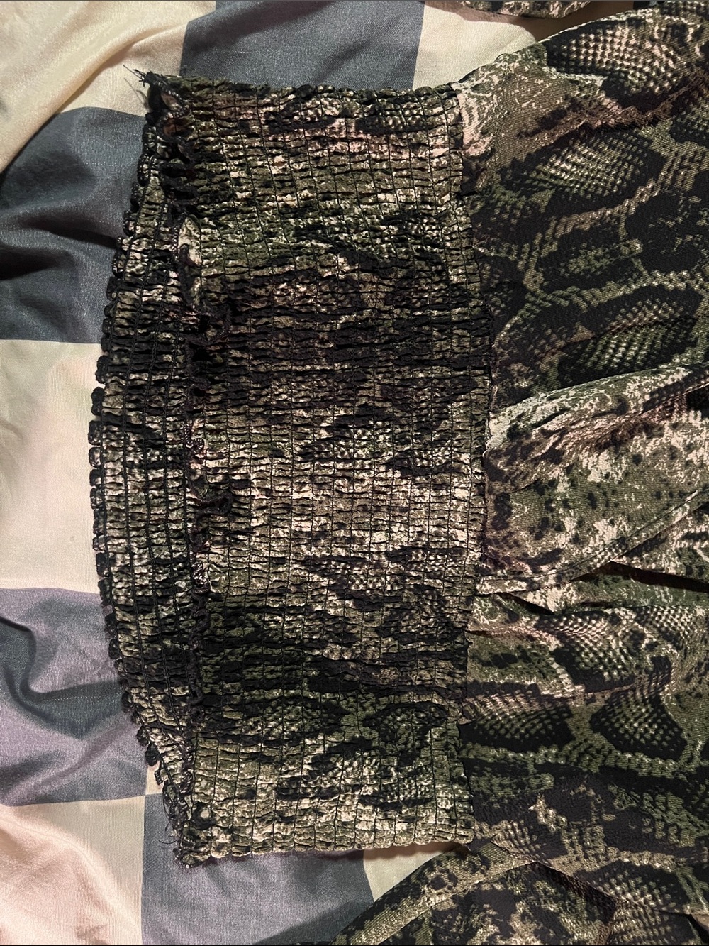 Revamped - Snakeskin crop top - Picture 3 of 5